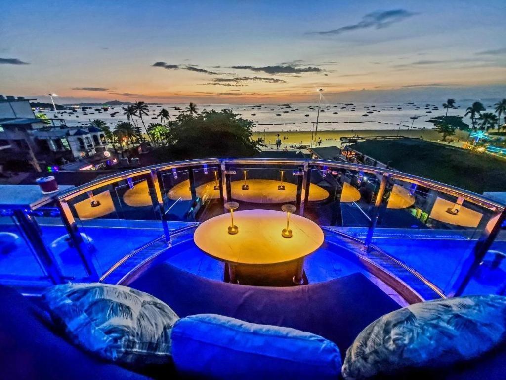 The Globe Hotel, Bar & Restaurant Pattaya Eksteriør billede